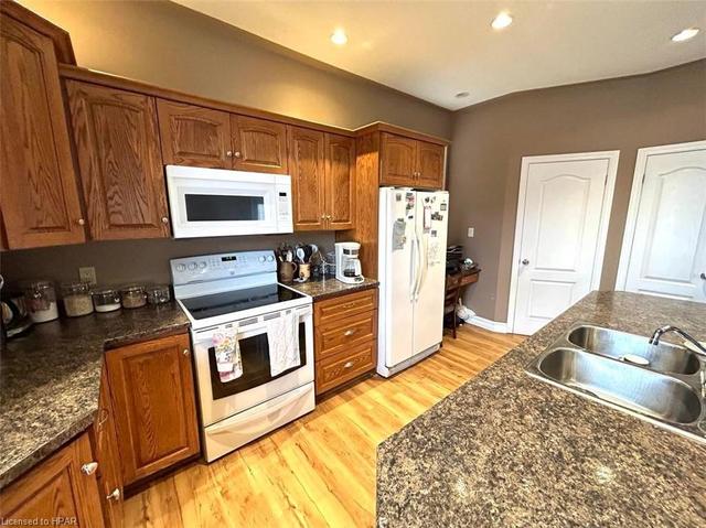 25 Maple Street, House detached with 2 bedrooms, 1 bathrooms and null parking in North Huron ON | Image 3