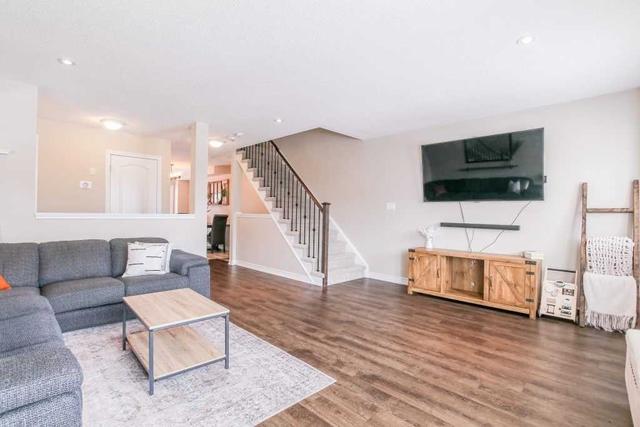 33 Markham Tr, House attached with 3 bedrooms, 3 bathrooms and 2 parking in Clarington ON | Image 22