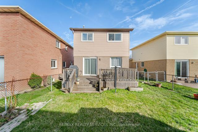 43 Newbridge Cres, House detached with 3 bedrooms, 2 bathrooms and 5 parking in Brampton ON | Image 27
