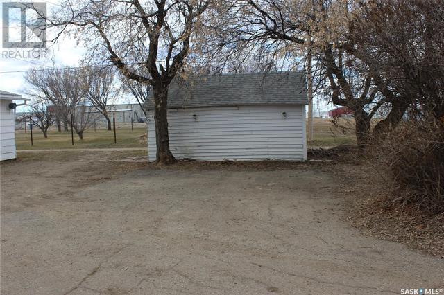 393 4th Street W, House detached with 2 bedrooms, 1 bathrooms and null parking in Shaunavon SK | Image 18