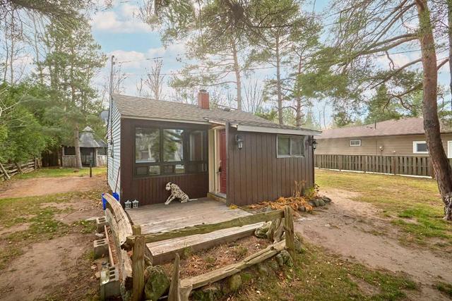 209792 Hwy 26, House detached with 2 bedrooms, 1 bathrooms and 4 parking in The Blue Mountains ON | Image 4