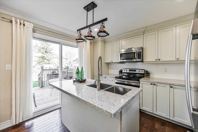 265 Cherokee Blvd, House semidetached with 4 bedrooms, 4 bathrooms and 5 parking in Toronto ON | Image 6