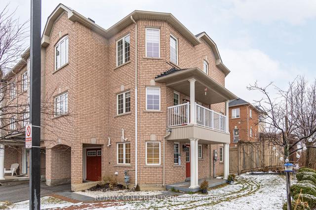 1 Berringer Grve, House attached with 3 bedrooms, 4 bathrooms and 2 parking in Brampton ON | Image 1