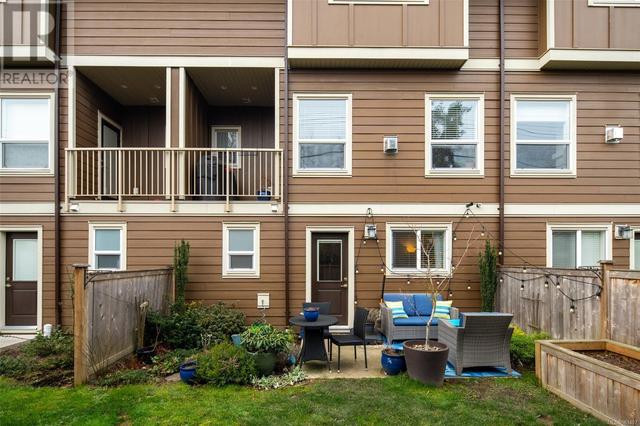 4 - 2923 Shelbourne St, House attached with 3 bedrooms, 3 bathrooms and 1 parking in Victoria BC | Image 38