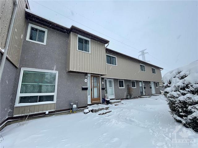 246 Woodfield Drive, Townhouse with 3 bedrooms, 1 bathrooms and 1 parking in Ottawa ON | Card Image