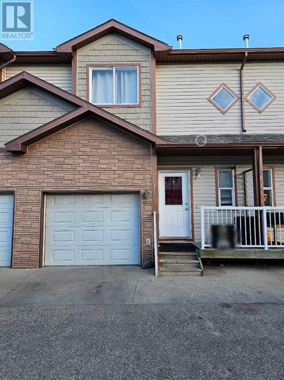 221, - 10150 121 Avenue, House attached with 3 bedrooms, 1 bathrooms and 2 parking in Grande Prairie AB | Image 1