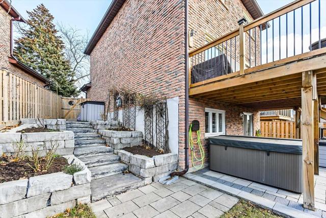 34 Mercer Cres, House attached with 3 bedrooms, 4 bathrooms and 6 parking in Markham ON | Image 18