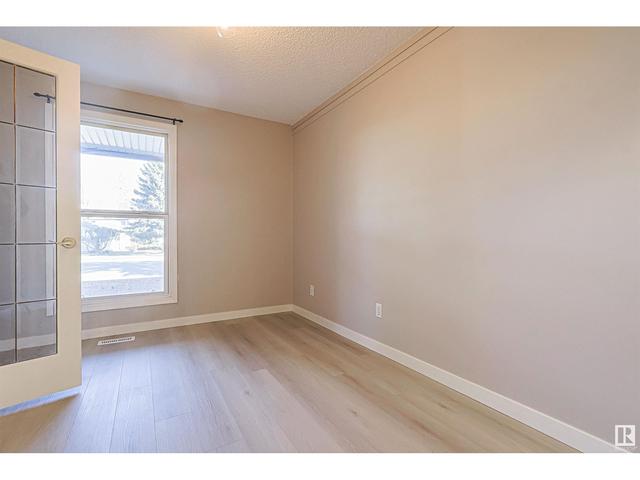 17227 92 Av Nw, House attached with 2 bedrooms, 1 bathrooms and 1 parking in Edmonton AB | Image 4