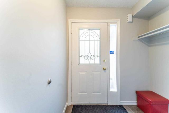 16 - 16 Foster Cres, Townhouse with 3 bedrooms, 3 bathrooms and 2 parking in Brampton ON | Image 23