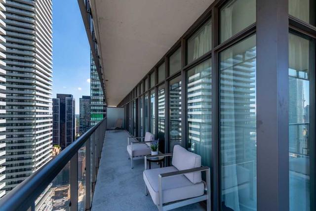 3007 - 33 Charles St E, Condo with 2 bedrooms, 1 bathrooms and 1 parking in Toronto ON | Image 6