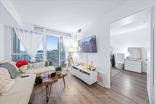 2015 - 15 Iceboat Terr, Condo with 1 bedrooms, 1 bathrooms and 0 parking in Toronto ON | Image 8