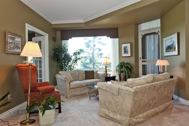 332 - 2511 Lakeshore Rd W, Condo with 2 bedrooms, 2 bathrooms and null parking in Oakville ON | Image 3
