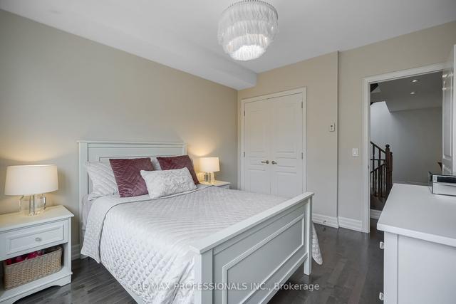 th8 - 21 Burkebrook Pl, Townhouse with 3 bedrooms, 3 bathrooms and 2 parking in Toronto ON | Image 9