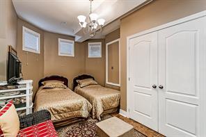 219 Alison Cres, House detached with 1 bedrooms, 3 bathrooms and 4 parking in Oakville ON | Image 20