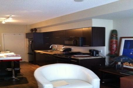 1006 - 126 Simcoe St, Condo with 1 bedrooms, 1 bathrooms and null parking in Toronto ON | Image 4