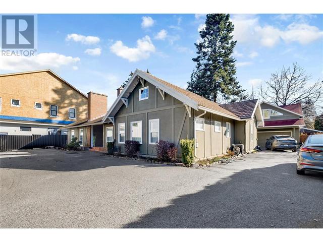 2065 Long Street, House detached with 3 bedrooms, 3 bathrooms and 12 parking in Kelowna BC | Image 1