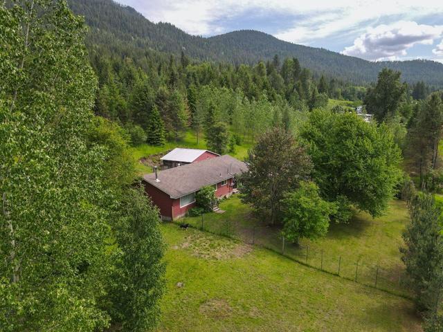 6968 Highway 6, House detached with 3 bedrooms, 1 bathrooms and null parking in Central Kootenay H BC | Card Image