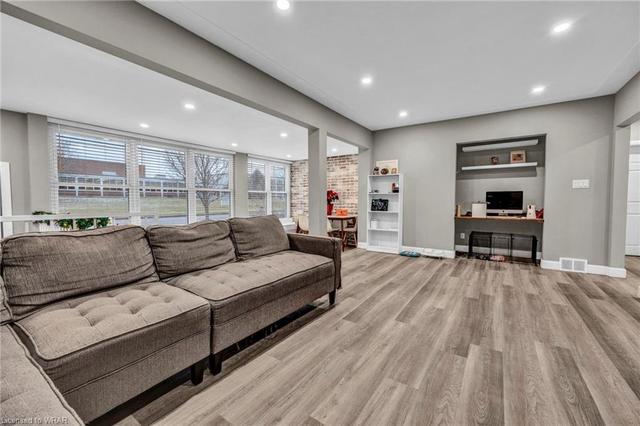 300 Westmount Road E, House detached with 4 bedrooms, 2 bathrooms and 8 parking in Kitchener ON | Image 2