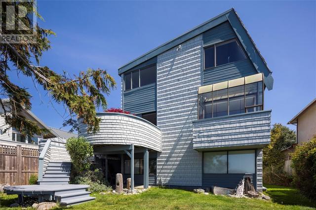 2072 Marne St, House detached with 4 bedrooms, 3 bathrooms and 4 parking in Oak Bay BC | Image 21