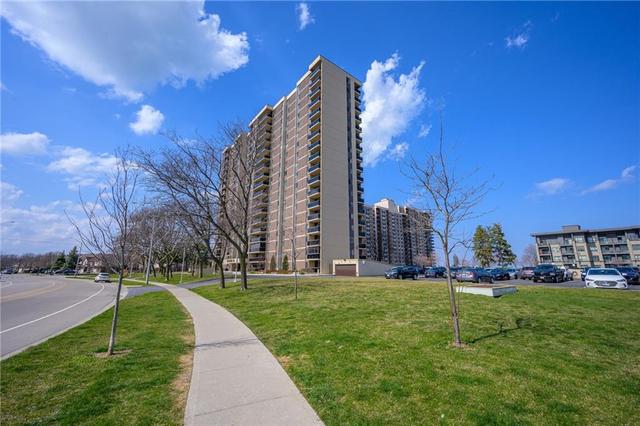 1104 - 301 Frances Avenue S, Condo with 3 bedrooms, 1 bathrooms and null parking in Hamilton ON | Image 2