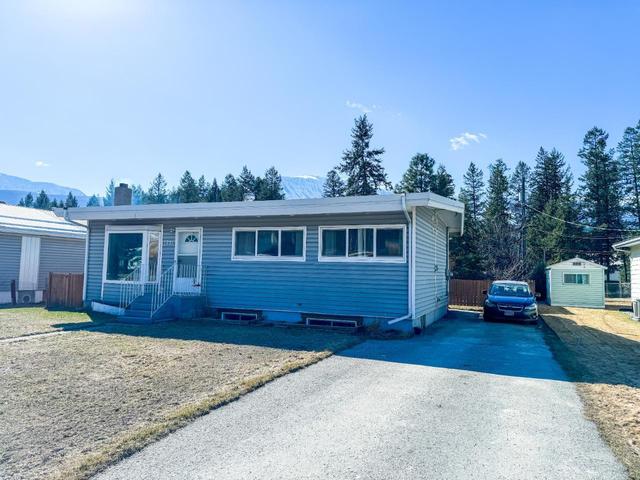 1221 Alexander Drive, House detached with 3 bedrooms, 2 bathrooms and null parking in Golden BC | Image 18