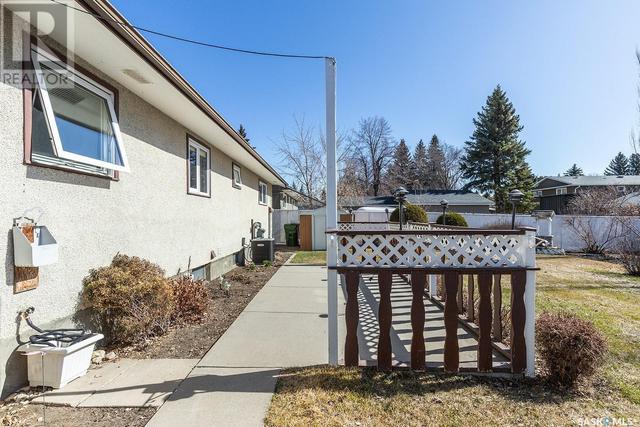 233 Assiniboine Drive, House detached with 4 bedrooms, 2 bathrooms and null parking in Saskatoon SK | Image 35
