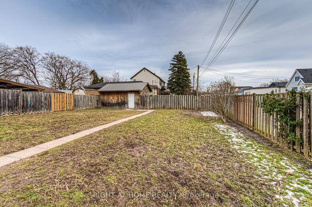 750 Burgess Ave, House detached with 3 bedrooms, 1 bathrooms and 3 parking in Hamilton ON | Image 13