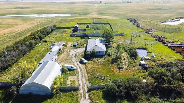 200083 Range Road 211, House detached with 4 bedrooms, 1 bathrooms and 4 parking in Vulcan County AB | Image 2