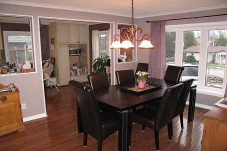 1045 Elgin St, House detached with 3 bedrooms, 2 bathrooms and 3 parking in Newmarket ON | Image 3