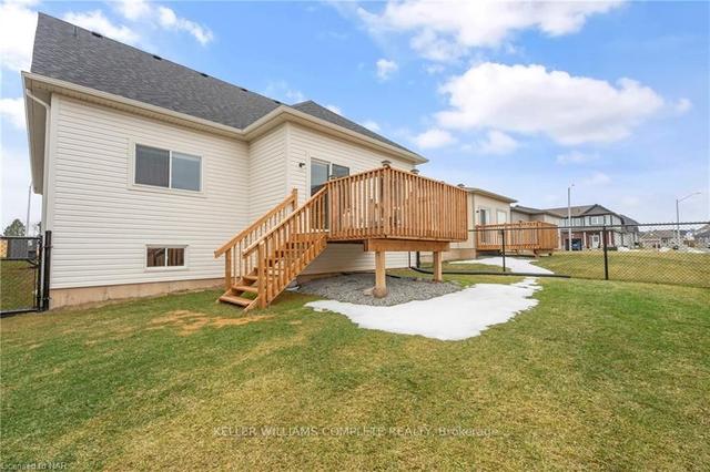 408 Hummel Cres, House detached with 3 bedrooms, 3 bathrooms and 4 parking in Fort Erie ON | Image 8