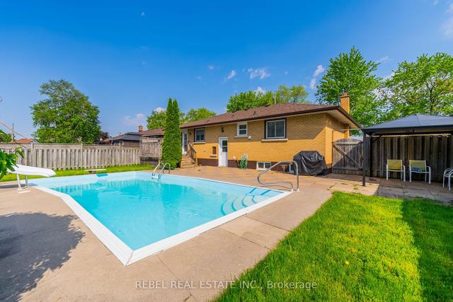 1253 Mackenzie Ave, House detached with 3 bedrooms, 2 bathrooms and 3 parking in Oshawa ON | Image 28