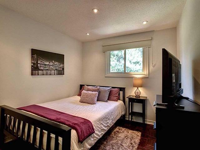 18 Peach Tree Path, Townhouse with 3 bedrooms, 4 bathrooms and 1 parking in Toronto ON | Image 13