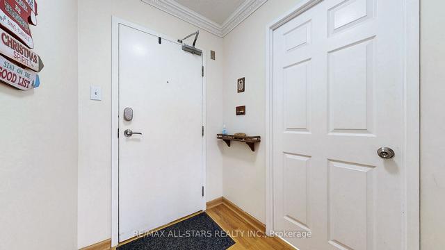 707 - 12 Laurelcrest St, Condo with 2 bedrooms, 1 bathrooms and 2 parking in Brampton ON | Image 2