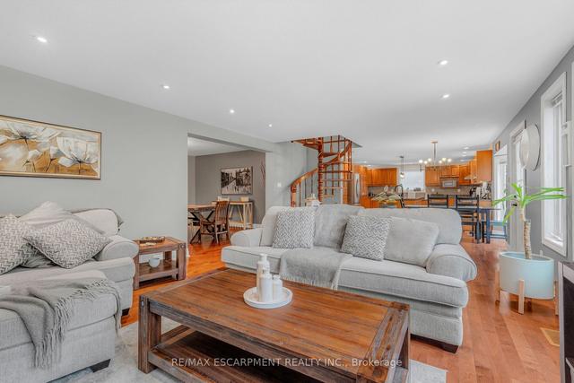 82 Rymal Rd E, House detached with 6 bedrooms, 5 bathrooms and 12 parking in Hamilton ON | Image 4