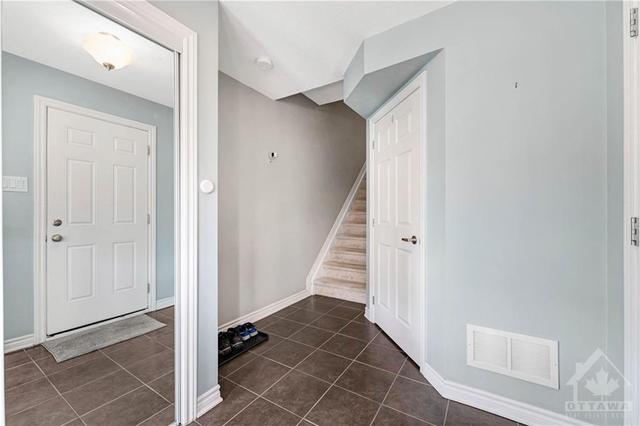 12 Streambank Street, Townhouse with 2 bedrooms, 2 bathrooms and 3 parking in Ottawa ON | Image 5