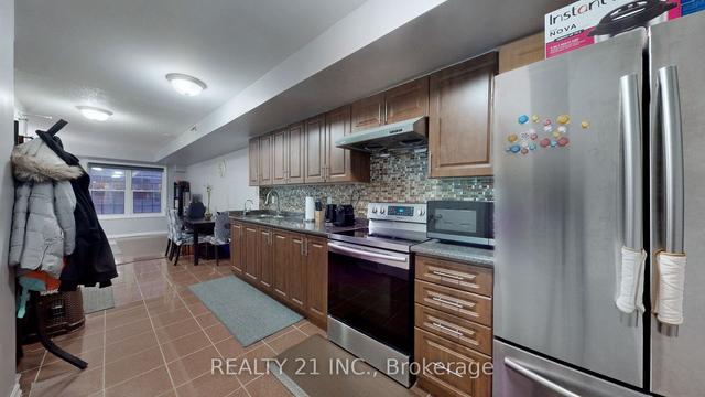 11 - 37 Four Winds Dr, Townhouse with 2 bedrooms, 1 bathrooms and 0 parking in Toronto ON | Image 7