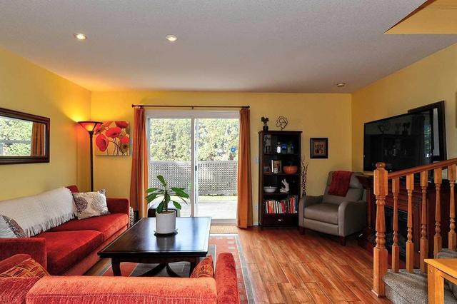 10 - 3135 Walnut St, Townhouse with 2 bedrooms, 2 bathrooms and 2 parking in Kelowna BC | Image 1