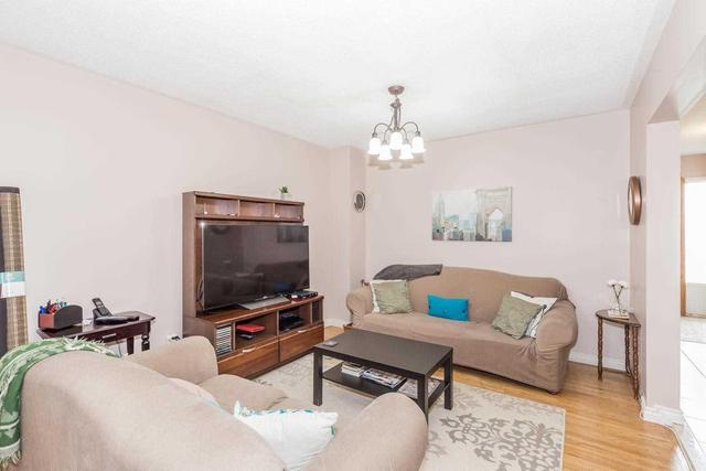 263 Fleetwood Cres, Townhouse with 4 bedrooms, 2 bathrooms and 1 parking in Brampton ON | Image 6