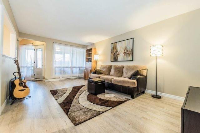 61 - 59 Driftwood Ave, Townhouse with 3 bedrooms, 2 bathrooms and 1 parking in Toronto ON | Image 3