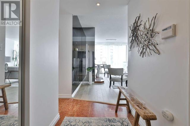 1003 - 7 Broadway Ave, Condo with 2 bedrooms, 2 bathrooms and 0 parking in Toronto ON | Image 2