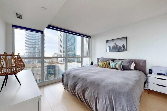 1001 - 85 Queens Wharf Rd, Condo with 2 bedrooms, 2 bathrooms and 1 parking in Toronto ON | Image 3