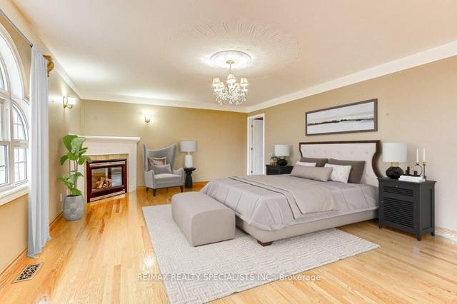 15 Royal York Crt, House detached with 3 bedrooms, 4 bathrooms and 8 parking in Brant ON | Image 15