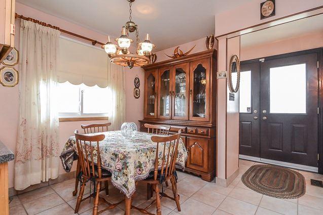 362 Trafalgar Ave, House detached with 3 bedrooms, 2 bathrooms and 5 parking in Oshawa ON | Image 5