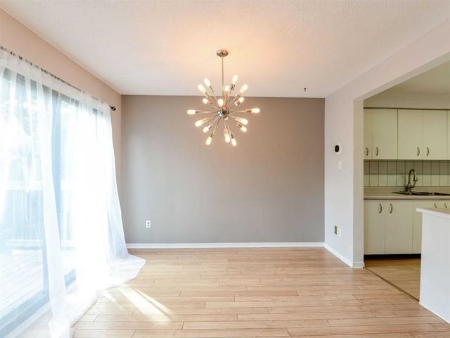 18 Farnham Dr, Townhouse with 3 bedrooms, 2 bathrooms and 2 parking in Brampton ON | Image 18
