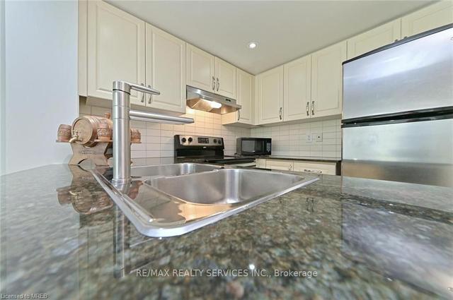 2201 - 9 George St, Condo with 2 bedrooms, 1 bathrooms and 1 parking in Brampton ON | Image 5