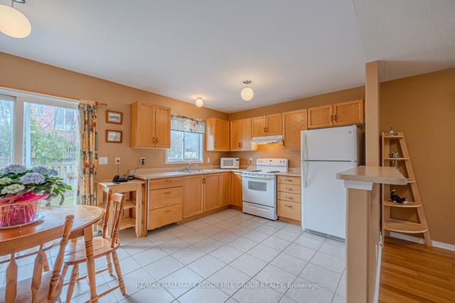 19 Quinlan Rd, House detached with 2 bedrooms, 2 bathrooms and 5 parking in Barrie ON | Image 10