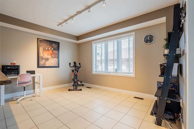 3217 Neyagawa Blvd, House attached with 3 bedrooms, 3 bathrooms and 2 parking in Oakville ON | Image 2
