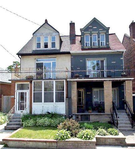 975 Dundas St W, House semidetached with 6 bedrooms, 3 bathrooms and 2 parking in Toronto ON | Image 1