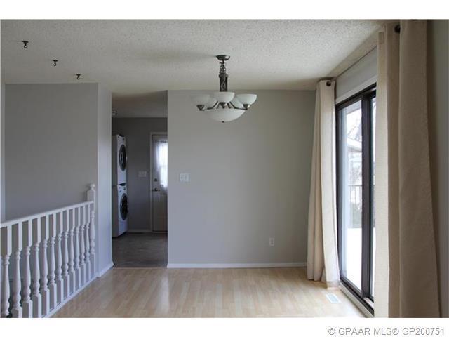 7205 100 Street, House detached with 5 bedrooms, 2 bathrooms and 4 parking in Peace River AB | Image 3