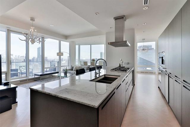 5204 - 180 University Ave, Condo with 2 bedrooms, 3 bathrooms and 2 parking in Toronto ON | Image 37